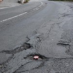 Tiefe Löcher auf der Bundesstraße 101